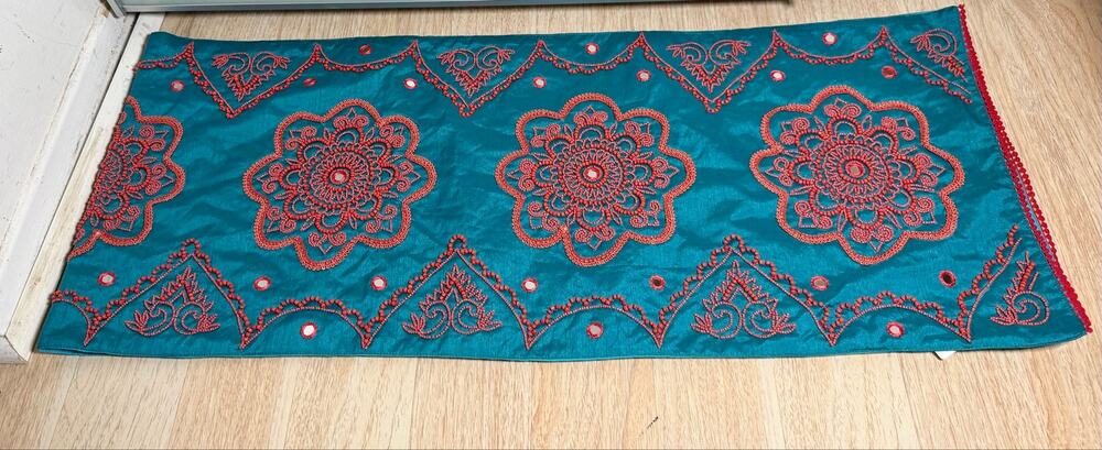 NWT Kim Seybert Hand Beaded Table Runner